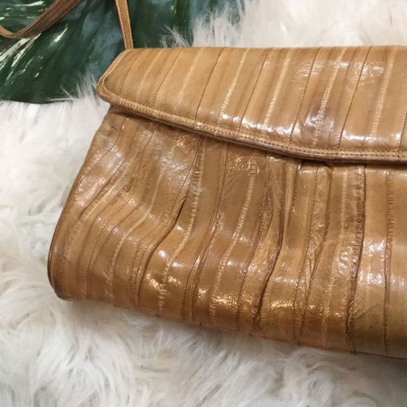 Cream tan colored eelskin shoulder bag - Picture 6 of 7
